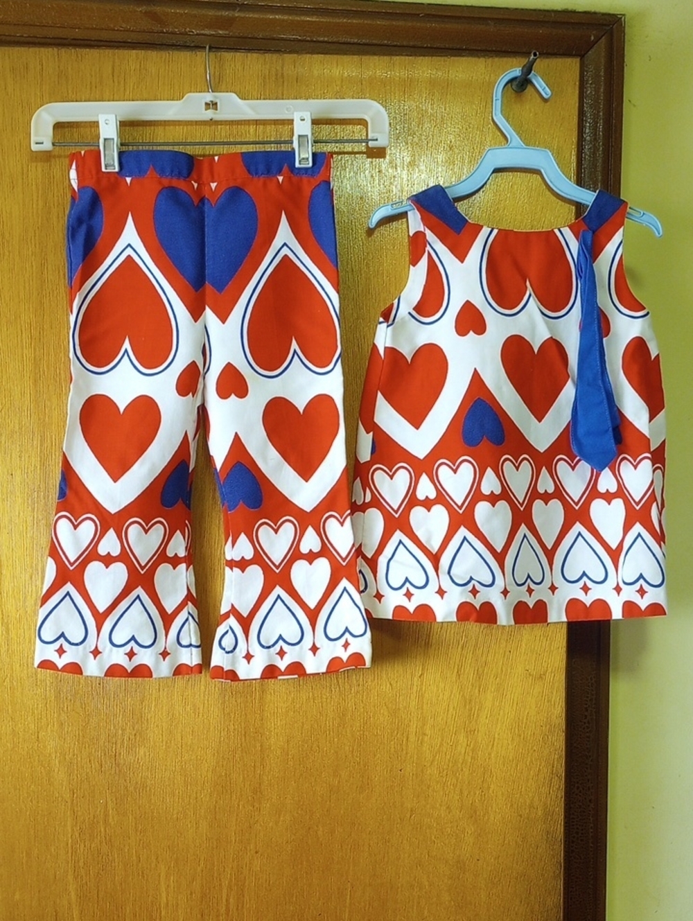 Saks Fifth Ave Vintage Retro 2-Piece Colorful Heart Set. Red White Blue, As-Is